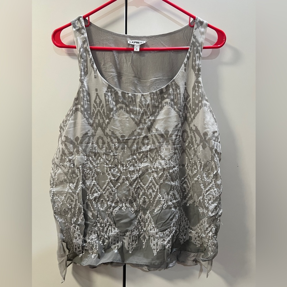 Sleeveless gray blouse